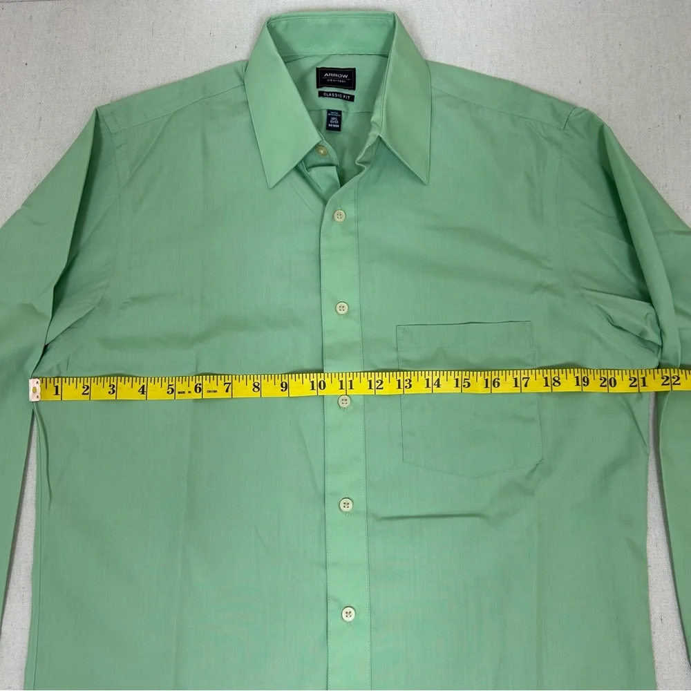 NWOT Arrow Classic Fit Green Dress Shirt with Classic Collar and Long Sleeves